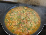 Arroz con verduras y salchichas Frankfurt