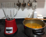 Foto del paso 6 de la receta: Crema vegana de zapallo, cebolla y zanahoria al curry