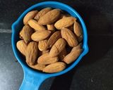 बदामी बर्फी रेसिपी स्टेप 1 फोटो 