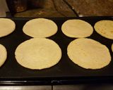 Foto del paso 15 de la receta: Gorditas rellenas de papas en salsa roja
