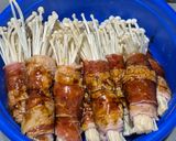 Foto langkah ke 3 dari resep Enoki Beef Roll.
