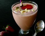 A picture of step 6 of Paneer kheer strawberry lassi.