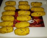 A picture of step 4 of Roll and sholl, Paneer sandwich.