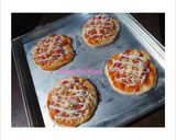 Foto langkah ke 6 dari resep Pizza Mini 🍕.