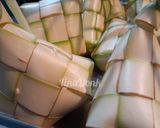 Foto langkah ke 1 dari resep Ketupat Hemat Gas.