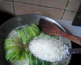 Foto langkah ke 5 dari resep Lodeh sawi gulung.