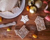 Foto del passaggio 9 della ricetta Gingerbread village cake