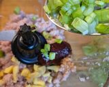 Foto del paso 2 de la receta: Rollitos de wonton rellenos de cerdo al vapor