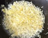 पिझ्झा विथ व्हाईट & रेड सॉस विदाऊट ओवन (no oven pizza recipe in marathi) रेसिपी स्टेप 2 फोटो