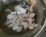 A picture of step 2 of Suji upma.
