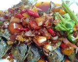 Foto langkah ke 4 dari resep Ikan Bawal Hitam Saos Bawang Kecap 🐟🐟.