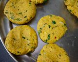 आलू की मसालेदार झटपट कचौड़ी नए स्टाइल में (Spicy and quick potato kachoris in a new style) रेसिपी चरण 5 फोटो