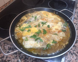 Foto del paso 8 de la receta: Zarzuela de rape, almejas, langostinos, huevos y guisantes