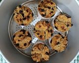 Foto langkah ke 7 dari resep Steam Banana Muffin.