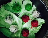 A picture of step 6 of Chicken flower dumplings.