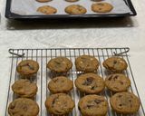 Φωτογραφία βήματος 10 της συνταγής American double chocolate chip & macadamia cookies