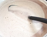 Foto del paso 2 de la receta: Crema de frijol y costra de quesillo con chapulines