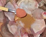 Foto del paso 7 de la receta: Pollo "entalcado" con papas rústicas