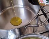 # 24 04 47 Bucatini tészta olajban eltett tonhalfilével, póréhagymával és sáfránnyal recept fázis 3 fotója