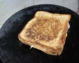 A picture of step 3 of Leftover kele ki sabzi sandwich.