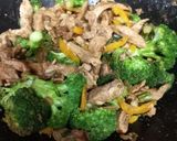 A picture of step 4 of Green Thai Chicken Curry.