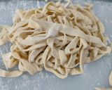 Foto langkah ke 3 dari resep Pine nut kalguksu/jat - guksu 잣국수 hanjipyeong drama start up.