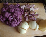 Foto del paso 1 de la receta: Puré bicolor de coliflor con aceite de pistacho y semillas de sésamo