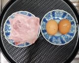 รูปขั้นตอนการทำที่ 1 ของ สลัดไข่ต้มหมูแข็งแรง