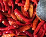 Foto langkah ke 2 dari resep Baby cumi sambal bawang.