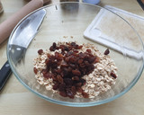 Foto del paso 2 de la receta: Granola casera sin azúcar (fácil, sencilla y rápida)