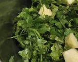 A picture of step 1 of Coriander mint chutney.