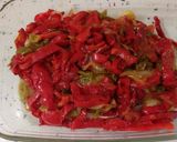 Foto del paso 7 de la receta: Merluza al horno con pimientos y quinoa salteada con verduras y frutos secos