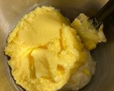 A picture of step 4 of Chessmen Banana Pudding Pie.