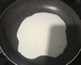 Foto del paso 1 de la receta: Huevitos revueltos en leche