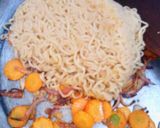 A picture of step 3 of Onion Carrot Noodles Stir Fry.