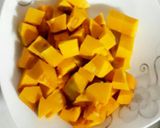 Hình bước làm 1 của món Chè bí đỏ mè đen