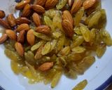 A picture of step 4 of Sooji ka halwa.
