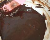 Foto langkah ke 3 dari resep Mini Dark Choco Chiffon Cake.