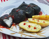 Foto del paso 5 de la receta: Bocados de merluza en gabardina de tinta de calamar con salsa siracha ❤️🌶❤️ y papa arruga