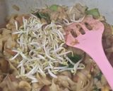 Foto langkah ke 4 dari resep Kwetiau Goreng Solaria.