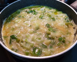 Foto del paso 6 de la receta: Tortilla de hojas tiernas de cebolleta