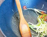 รูปขั้นตอนการทำที่ 5 ของ ผัดแตงกวาประจำบ้าน สู่อาหารแบบFine dining