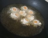Foto langkah ke 6 dari resep Bunga Sosis Pangsit.