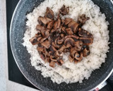 Foto del paso 4 de la receta: Arroz blanco con calamares en su tinta
