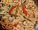 Foto del paso 5 de la receta: Tallarines con palitos de cangrejo y salsa de soja