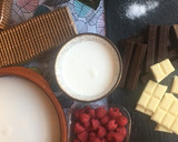 Foto del paso 1 de la receta: Tarta de galletas con chocolate y frambuesas