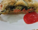 Foto langkah ke 6 dari resep Salmon Wellington.