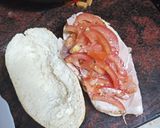 Foto del paso 2 de la receta Bocadillo de pata asada y tomate aliñado