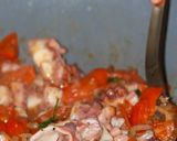 Foto del passaggio 6 della ricetta Pasta al Polpo con Olive Taggiasche, Datterino e Bottarga di Tonno Rosso