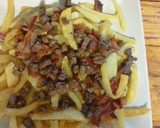 Foto del paso 6 de la receta: Chorrillana a mi estilo (con tocino carne y salsa de queso)